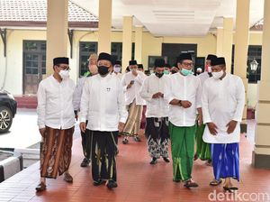 ASN Pemkab Lamongan Pakai Sarung dan Busana Muslim di Hari Santri