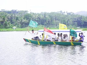 Kirab Perahu Wisata Peringati Hari Santri Nasional di Rawa Pening