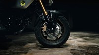 Sedangkan untuk urusan roda dan ban, Honda MSX125 Grom menggunakan ukuran 120 / 70-12 di depan dan 130 / 70-12 di belakang. Peleknya sendiri adalah lima palang. Foto: Honda