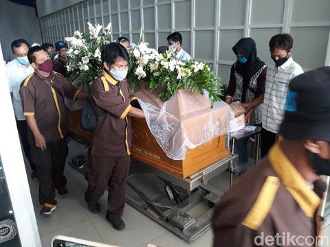 Jenazah Yulia di rumah duka Thiong Ting, Solo, Kamis (22/10/2020).