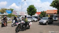 Saat ini polisi masih menyelidiki kematian Yulia, yang mayatnya terbakar di dalam mobil di Kabupaten Sukoharjo, Jawa Tengah. Polisi memastikan Yulia merupakan korban pembunuhan.