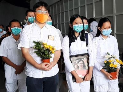 Jenazah Yulia yang Tewas Terbakar dalam Mobil Dimakamkan