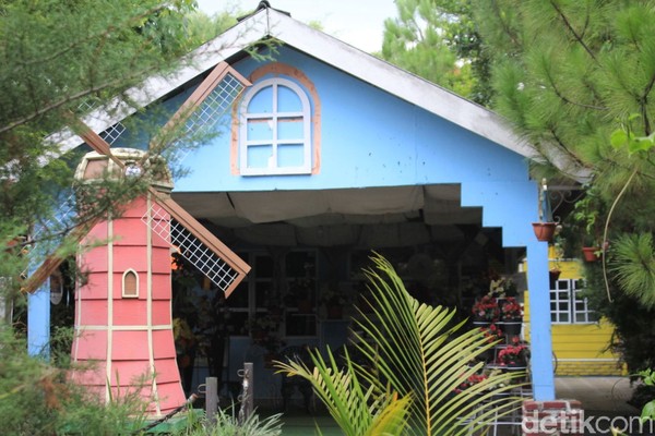 Sama dengan tempat wisata lainnya, Kampung Tulip juga sempat tutup selama pandemi COVID-19. (Siti Fatimah/detikcom) Sama dengan tempat wisata lainnya, Kampung Tulip juga sempat tutup selama pandemi COVID-19. (Siti Fatimah/detikcom)