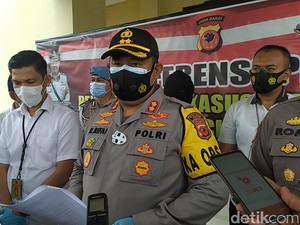 Polisi Buru Dua Pria yang Berfoto Bugil di Gunung Gede Pangrango