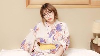 Gaya Kimi Hime mengenakan kimono. Dalam unggahannya, dia menggoda fans dengan keterangan foto yang menggelitik. (Foto: dok. Instagram @kimi.hime)
