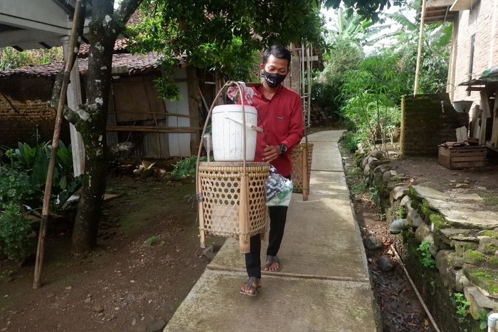 Demi Kuliah Mahasiswa Ini Jualan Dawet Pikul Jalan Kaki Puluhan Kilometer