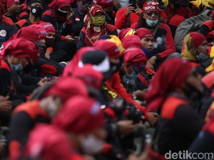 Amit-amit! Jangan Sampai Ancaman 50% Pekerja Kena PHK-Dirumahkan Kejadian