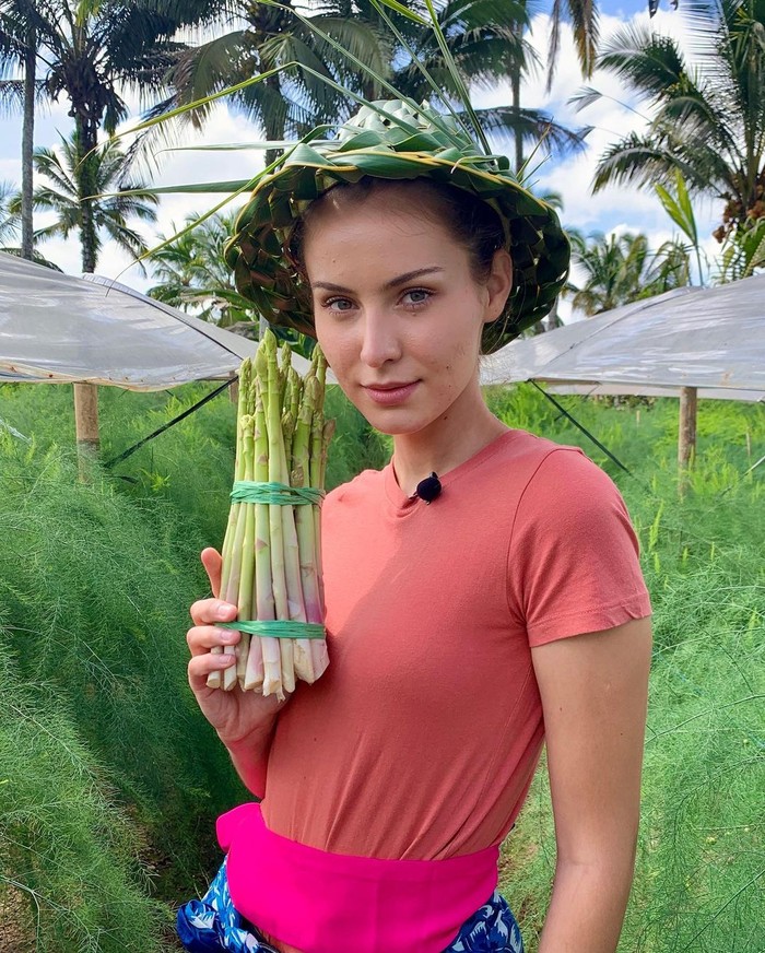 Mba Tina, Model Bule Cantik yang Hobi Masak dan Berkebun di Indonesia Mba Tina, Model Bule Cantik yang Hobi Masak dan Berkebun di Indonesia