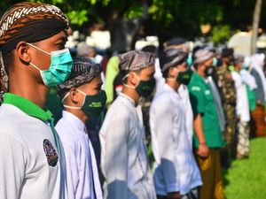 Imam Besar Istiqlal: Komunitas Santri Harus Tampil Usir Virus Corona