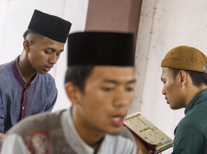 Memperingati Hari Santri Nasional dengan tema 