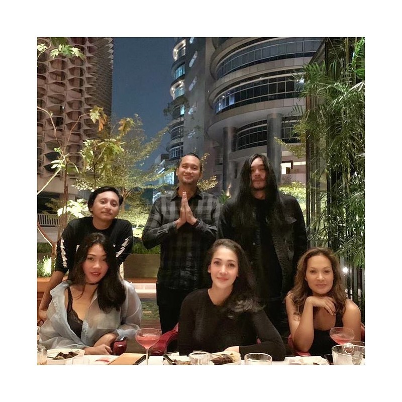 Momen Seru Mieke Amalia dan Tora Sudiro saat Makan Bareng