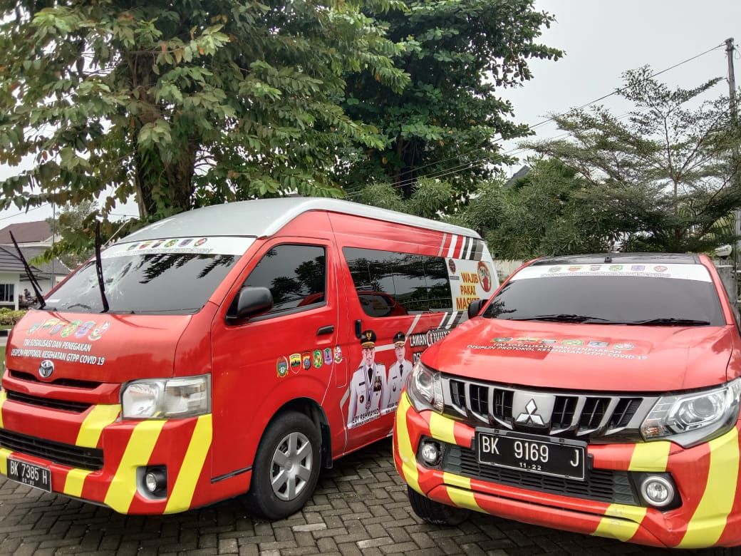 Mobil Satgas COVID-19 yang diduga dirusak saat razia protokol kesehatan di Sumut