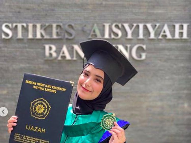 Nadya Mustika Wisuda, Rizki DA Kapan Datang Menjemput?