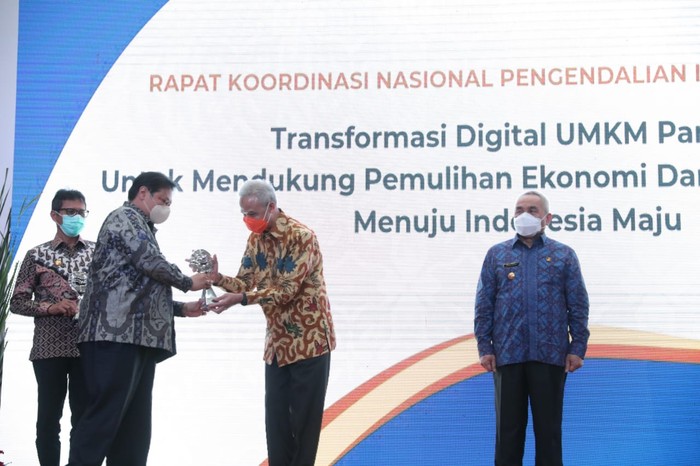 Pemprov Jawa Tengah dinobatkan sebagai provinsi terbaik pengendali inflasi daerah dengan diraihnya penghargaan Tim Pengendali Inflasi Daerah (TPID) Award.