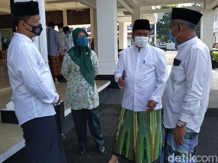 Peringati Hari Santri, ASN Pacitan Kenakan Kostum Muslim Lengkap