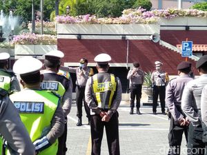 Demo Lanjutan Buruh Tolak Omnibus Law di Surabaya, 914 Personel Diturunkan