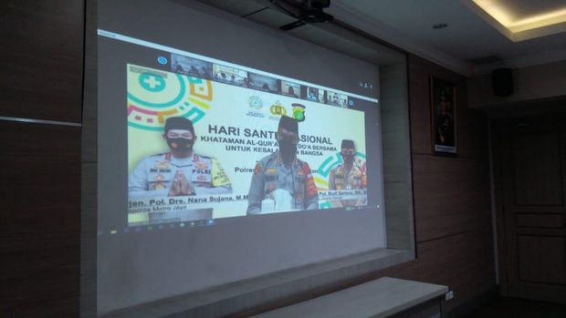 Polres Jaksel menggelar acara khataman alquran memperingati Hari Santri Nasional