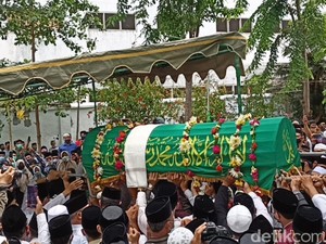Sekilas Jatim: Yusuf Mansur Kenang Kiai Syukri-Kakak di Sumenep Setubuhi Adik Tiri