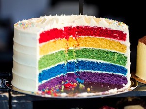 Bendera LGBT Diwujudkan dalam Warna-warni Rainbow Cake?