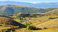 Santo Stefano di Italia menawarkan 8.000 euro atau Rp 139 juta per tahun bagi penduduk yang mau pindah ke sana. (iStock)