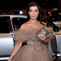 Sazdel terpaksa diusir dari Kuwait karena postingannya di media sosial yang dianggap menyalahi moral publik. Koran Al Qabas melaporkan bahwa pihak Direktorat Umum Investigasi Kriminal telah menerbangkanya ke Beirut demi kepentingan publik. Foto: Instagram@sazdell