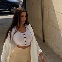 Apa yang terjadi padaku dan keputusan deportasi Kementerian Dalam Negeri akan hilang ketika aku menunjukkan dokumen pernikahanku dengan orang Kuwait. Dia sedang pergi ke luar negeri sekarang. Ketika dia kembali aku akan menunjukkannya dan kembali ke Kuwait karena suamiku orang Kuwait dan mereka tidak punya hak untuk mendeportasiku, kata Sazdel kepada koran Al Rai. Foto: Instagram @sazdell