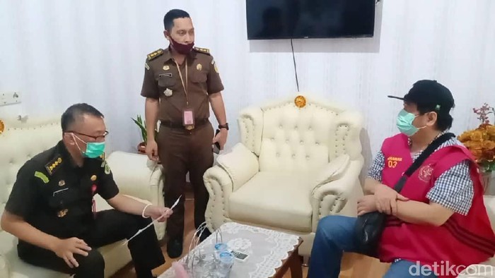 Sunarko, terpidana buron kasus penyimpangan pembangunan konstruksi Bandara Moa, Kabupaten Maluku Barat Daya anggaran 2012 ditangkap di Pekanbaru (dok. Istimewa)