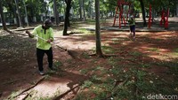 Dahulu, taman ini dinamakan Taman Honda karena kerjasama Pemprov DKI dengan perusahaan motor, Honda. Namun kini tidak lagi dan akhirnya berganti nama menjadi Taman Kota Tebet.