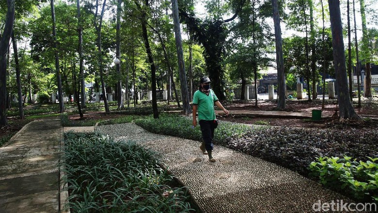 Taman Tebet Direvitalisasi Jadi Eco Garden Pemerintah Provinsi DKI Jakarta melakukan revitalisasi Taman Tebet, Kamis (22/10). Taman yang berada di kawasan Tebet direvitalisasi menjadi Eco Garden.