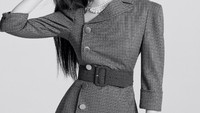 Teaser foto Eyes Wide Open dirilis dalam dua versi gaya. Versi Style yang bergaya hitam-putih dan mirip sampul majalah seperti foto Dahyun ini. (Foto: dok. JYP Entertainment)