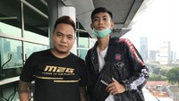 Selain Ampun Bang Jago, Jonathan Dorongpangalo dan Everly Salikara juga sempat viral dengan lagu Anjing Kacili.