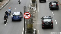 Proyek monorel Jakarta yang mangkrak kembali jadi sorotan. Kali ini besi-besi pada tiang pancang monorel dicuri orang, bahkan pencurian itu sempat terekam kamera warga dan menjadi viral di media sosial. Rengga Sancaya/detikcom