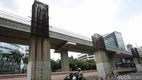 Ketua Fraksi PKB-PPP DPRD DKI Jakarta, Hasbiallah Ilyas mendesak Pemprov DKI untuk mengevaluasi keberadaan tiang monorel tersebut.