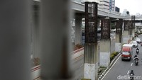 Sejak 2004 proyek ini dikembangkan oleh perusahaan konstruksi pelat merah PT Adhi Karya. Setelah mangkrak, tiang pancang sisa proyek ini terdaftar sebagai aset milik Adhi Karya. Rengga Sancaya/detikcom