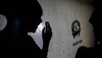 Mary Mugure, seorang aktivis yang menangani pekerja seks di Kenya, mengatakan sebanyak 1.000 siswi telah menjadi pekerja seks sejak penutupan sekolah pada Maret.  
