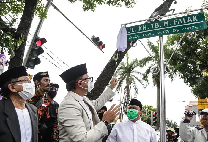 Wali Kota Bogor Bima Arya meresmikan nama jalan KH Tubagus Muhammad Falak sebagai nama salah satu jalan di Kota Bogor pada peringatan Hari Santri Nasional