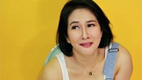 Ia pun tetap menjaga keseksiannya meski kini telah berusia 52 tahun. Dok. Instagram/yurikeprastika7