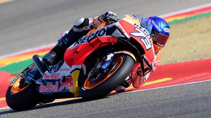 Repsol Honda Teams Spanish rider Alex Marquez rides during the MotoGP race of the Moto Grand Prix of  Aragon at the Motorland circuit in Alcaniz on October 18, 2020. (Photo by JOSE JORDAN / AFP)