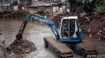 Antisipasi Banjir, Kali Krukut Dikeruk