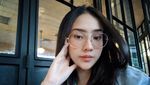 Potret Anya Geraldine dengan Gaya Boyish Style, Tetap Memikat