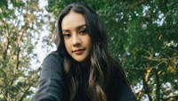 Gaya boyish Anya Geraldine. Foto: Instagram Anya Geraldine