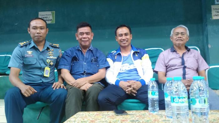 Ari Wibowo, Ketua Pengprov PBSI Banten Ketua Pengprov PBSI Banten, Ari Wibowo, menyatakan siap bersaing di bursa pemilihan ketua umum PBSI 2020-2024. Sebagai bentuk keseriusannya, dia akan mengembalikan formulir pada Sabtu (24/10).