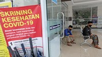 Pengobatan gratis yang diadakan oleh RSU Syubhannol Wathon bekerja sama dengan Asrama Perguruan Islam (API) tersebut sebagai bentuk kepedulian terhadap kesehatan santri sekaligus mengedukasi santri agar dapat melakukan pola hidup sehat. ANTARA FOTO/Anis Efizudin