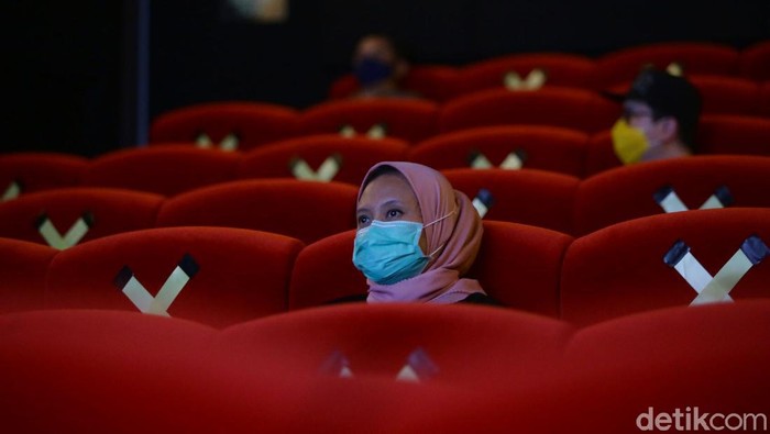 Akhirnya, bioskop di Jakarta kembali diperbolehkan untuk buka. Hal ini sesuai dengan keputusan Pemprov DKI Jakarta untuk kembali melonggarkan PSBB.
