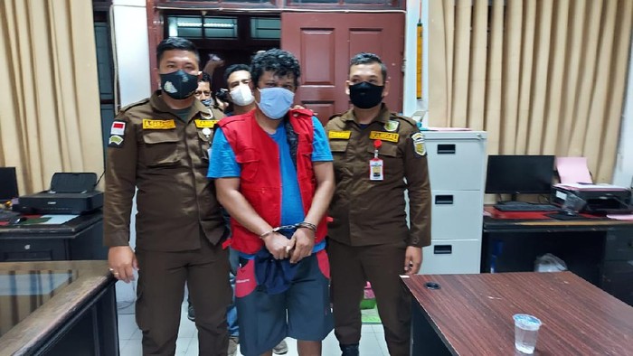Tim Intelijen Kejaksaan Agung bersama Kejaksaan Tinggi (Kejati) Sumatera Utara menangkap buronan kasus korupsi Boy MF Tampubolon (42).