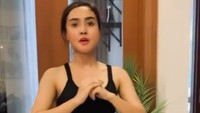 Video tersebut dibanjiri komentar tetang pakaiannya yang dianggap terbuka. Foto: Dok. Instagram