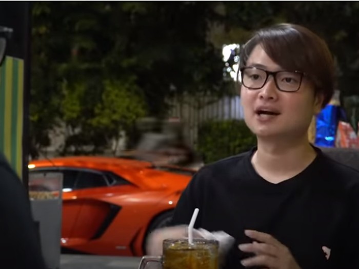 Crazy Rich Surabayan nongkrong di warung soto kaki lima Bukan di Mall Mewah, Crazy Rich Surabayan Nongkrong di Warung Soto Kaki Lima