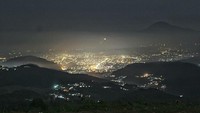 Di atas pegunungan ini, kita dapat berkemah sambil melihat indahnya hamparan kawasan kota Sumedang. Namun pemandangan dari Agrowisata Nangorak Camp akan terlihat lebih indah ketika suasana menjelang malam atau menjelang pagi.