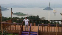 Kawasan Waduk Jatigede memiliki potensi wisata yang sangat besar, sebab di sekitarnya ada daya tarik tersendiri bagi para pengunjung karena keindahan alamnya. Lihat waduk ini dari Puncak Damar.