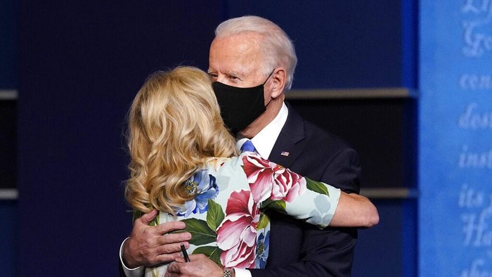 Jill Biden, wife of Democratic presidential candidate former Vice President Joe Biden, waves after the second and final presidential debate Thursday, Oct. 22, 2020, at Belmont University in Nashville, Tenn., with President Donald Trump. (AP Photo/Julio Cortez)